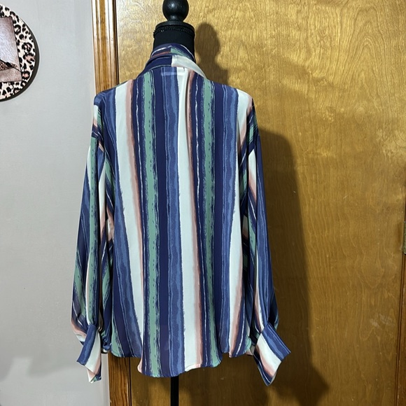 Women’s chiffon drape blouse. With tie front and balloon sleeves size S. - Picture 2 of 7